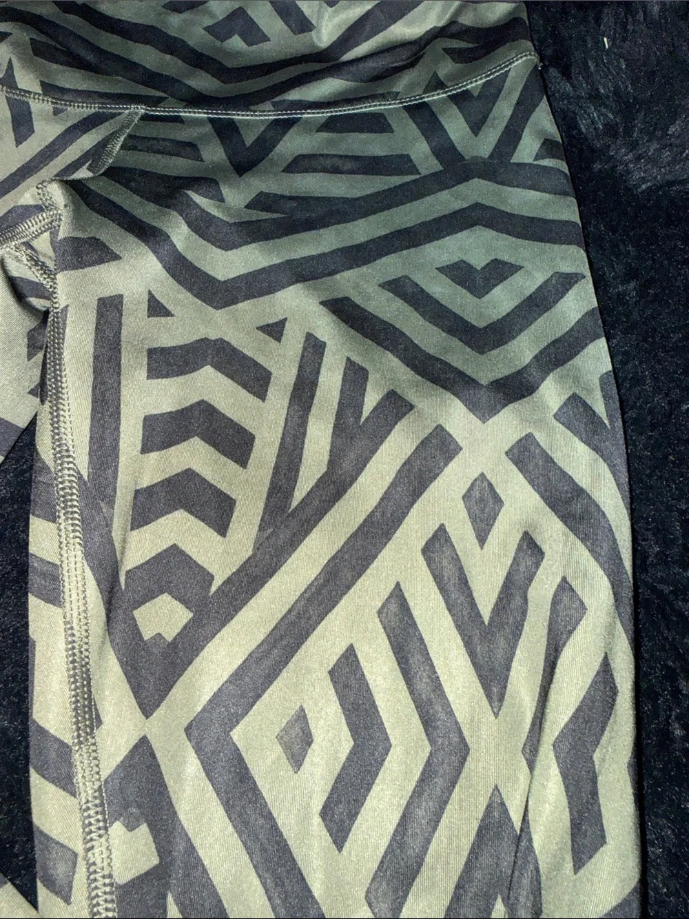 Lululemon Wunder Under Pant — Chevron Shuffle Fatigue Green / Black (Size 6)